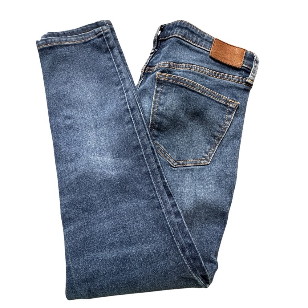 Johnny Was Woman’s  Medium Wash Mid Rise The Skinny Jean 27 Cotton Blend